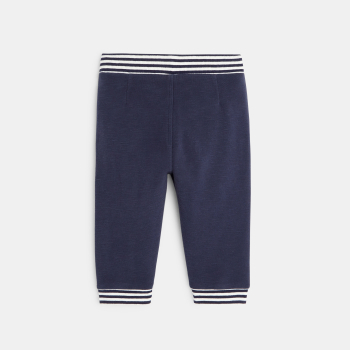 بنطال رياضة مصوّف مع خطوط